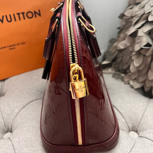 Authentic Louis Vuitton Alma Vernis Mm size in Excellent Condition - Picture 3 of 14
